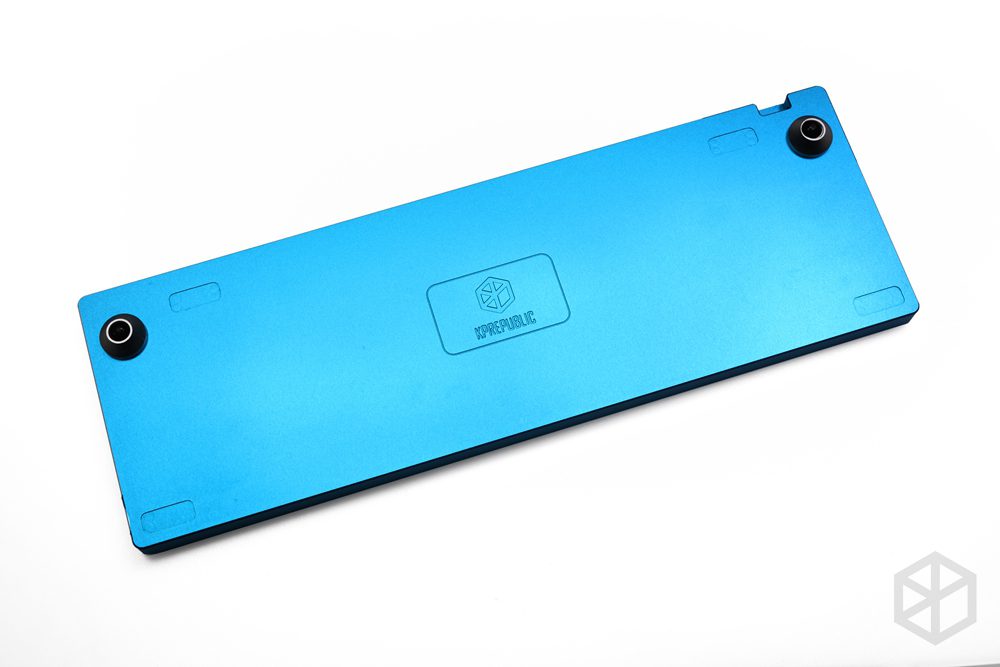 Anodized Aluminium flat case with metal feet for custom mechanical keyboard black siver grey red blue colorway for xd68 65% Anodized Aluminium flat case with metal feet for custom mechanical keyboard black siver grey red blue colorway for xd68 65%