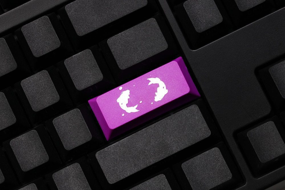 Novelty cherry profile dip dye sculpture pbt keycap for mechanical keyboard laser etched legend koi fish enter black red blue