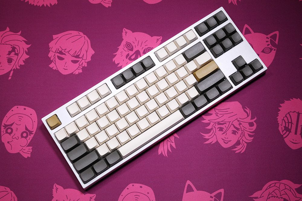 DCS Mechanical keyboard Mousepad Deskmat Demon hunting 900 400 5mm Stitched Edges /Rubber High quality soft touch Rubber DCS Mechanical keyboard Mousepad Deskmat Demon hunting 900 400 5mm Stitched Edges /Rubber High quality soft touch Rubber