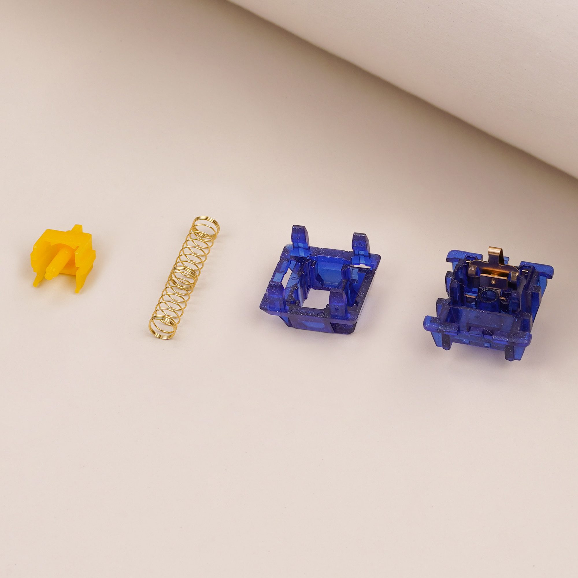 Tecsee Sapphire and Ruby Switches PC MiX Housing Gold-plated Progressive Spring 63.5g For Mechanical Keyboard 5pin Switch